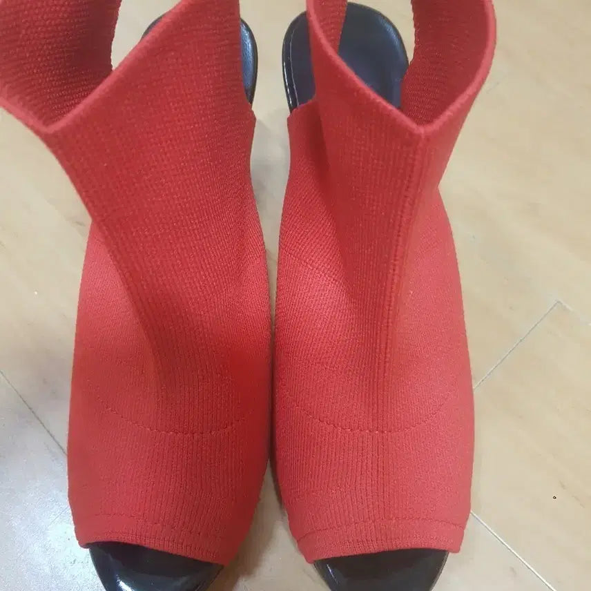 [BUNJANG] Red Knit Socks Heeled Sandals (US 6.5) / 레드 니트 삭스 힐 샌들(235)