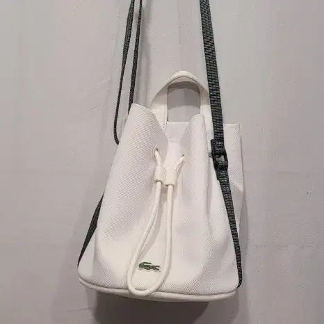 [BUNJANG] Lacoste White Drawstring Shoulder Bag / 라코스테 화이트 숄더백 복조리백