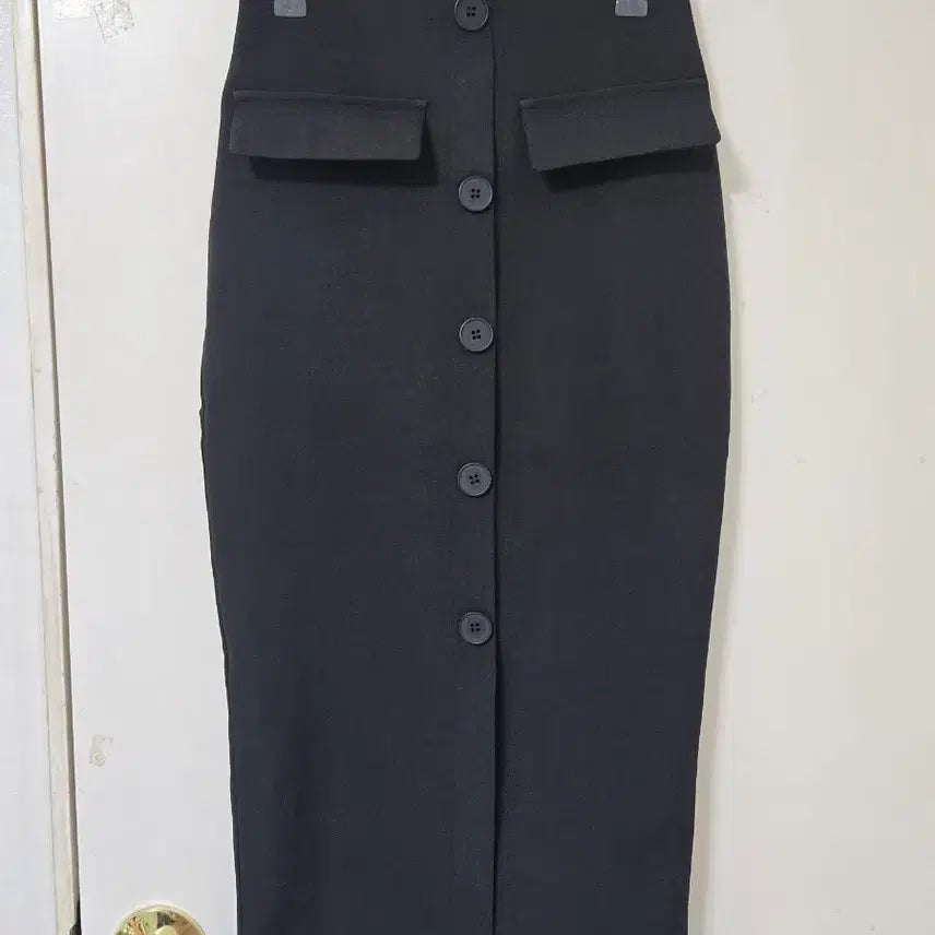 [BUNJANG] Black Button Point Long Skirt / 블랙 버튼 포인트 롱 스커트