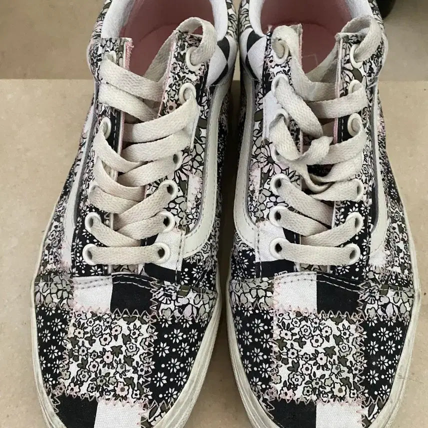 [BUNJANG] Vans Old Skool Floral Pattern Sneakers / 반스 올드스쿨 플라워 패턴 스니커즈