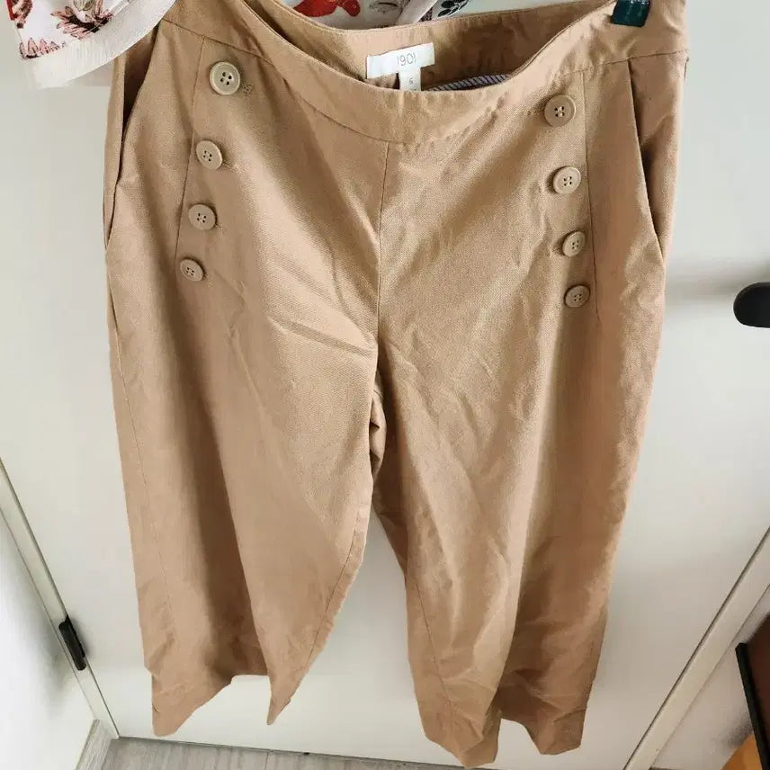 [BUNJANG] 1901 Beige Button Detail Cotton Pants / 1901 베이지색 버튼 장식 바지