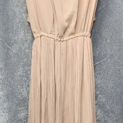 [BUNJANG] BLOSSOM Back Open Pleated Long Dress (Nude Beige) / [BLOSSOM] 블러썸 에디션 백오픈 플리츠 롱 원피스 (누드베이지)