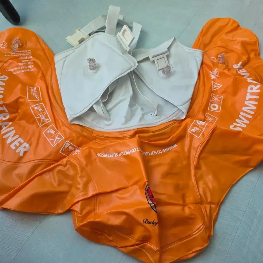 [BUNJANG] Bucki Swim Trainer Baby Tube & Intex Dolphin Tube Bundle / 버키 스윔트레이너 아기튜브 & 인텍스 돌고래듀브 일괄