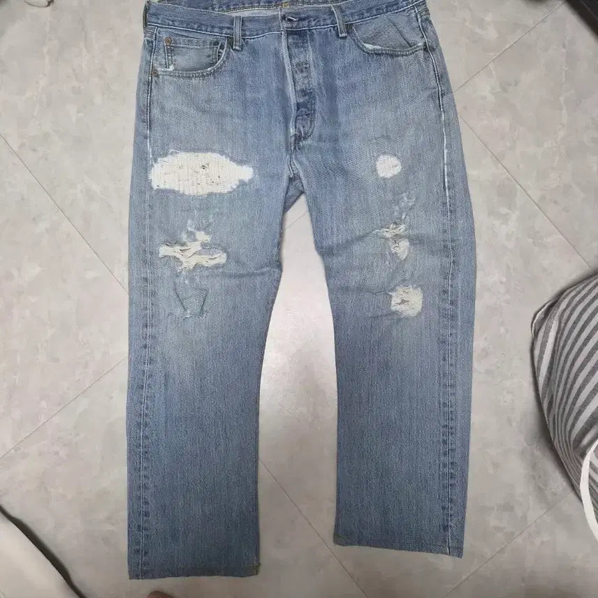 [BUNJANG] Levi's Authorized Vintage Distressed Washed Jeans / 리바이스 Authorized Vintage 데미지 워싱 청바지
