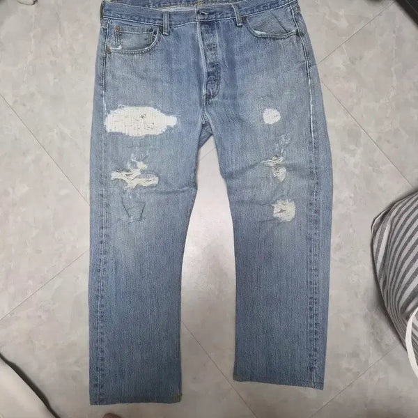 [BUNJANG] Levi's Authorized Vintage Distressed Washed Jeans / 리바이스 Authorized Vintage 데미지 워싱 청바지