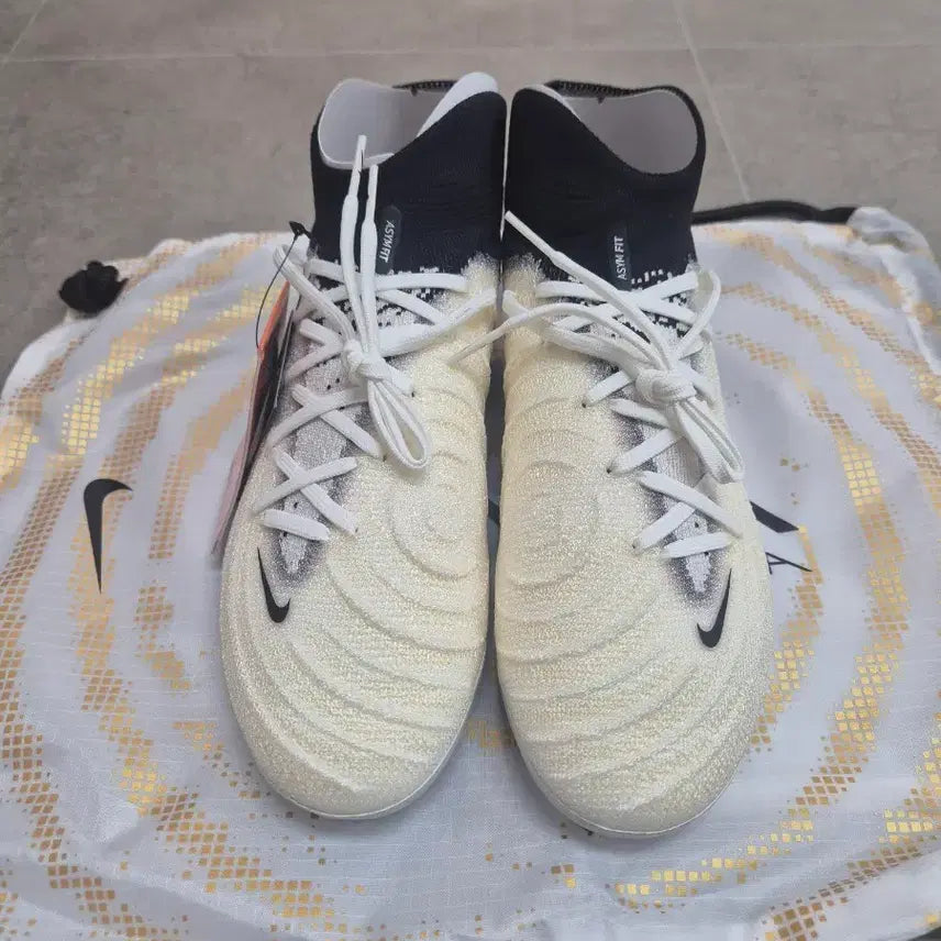 [BUNJANG] Nike Phantom Luna 2 Elite FG Football Boots - White Metallic Gold (250) / [250] 나이키 축구화 팬텀 루나 2 엘리트 FG 화이트 메탈릭 골드