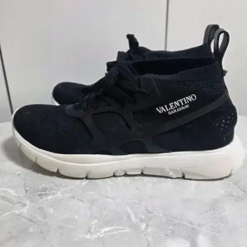 [BUNJANG] Valentino Garavani Men's Sneakers Black White Sole / 발렌티노가라바니