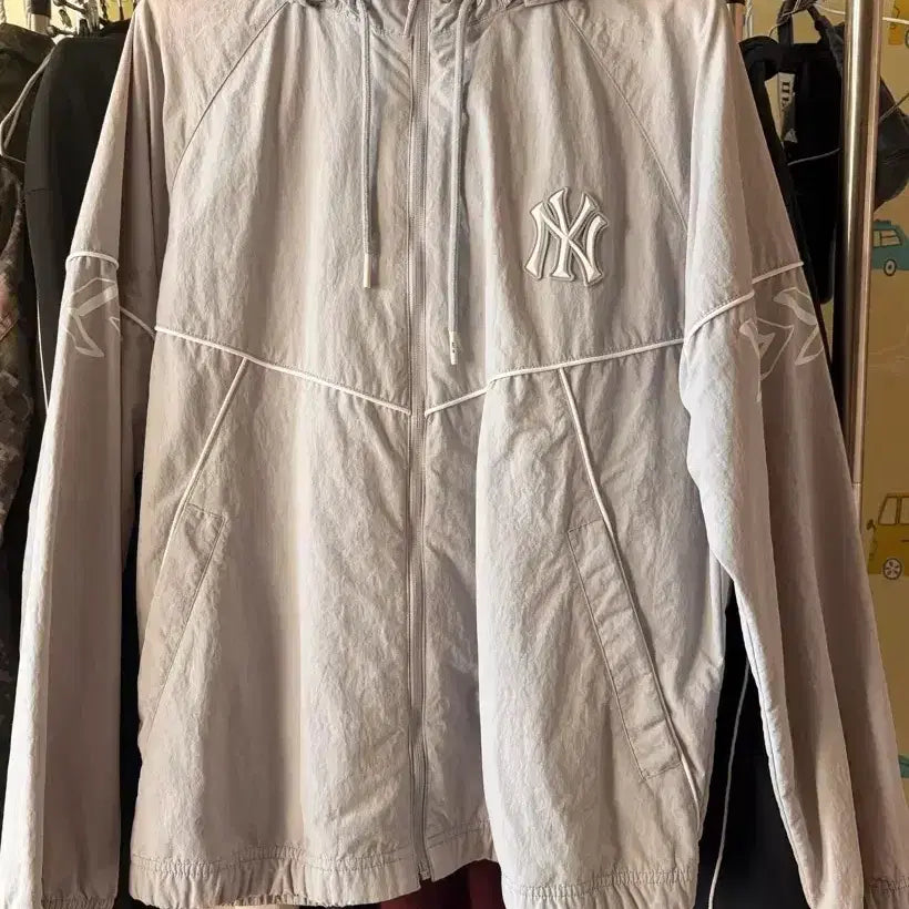 [BUNJANG] MLB Windbreaker Size M / MLB 바람막이 판매합니다