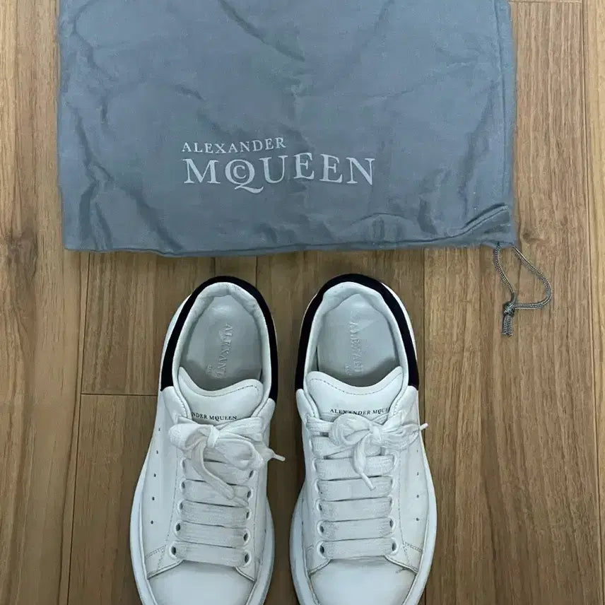 [BUNJANG] Alexander McQueen Oversize Sole White Black Sneakers / Alexander McQueen 알렉산더맥퀸 오버솔 화이트 블랙 235