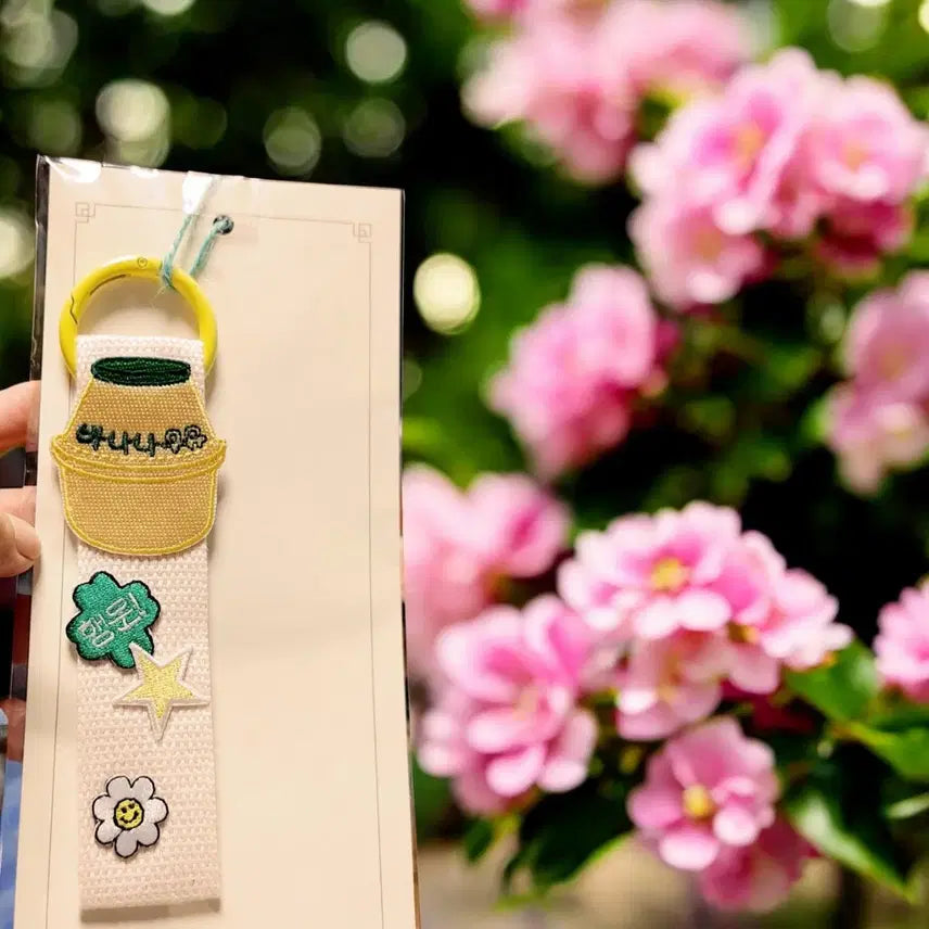 [BUNJANG] Banana Flavored Milk Keychain 2 Types / 바나나맛 우유 키링 2종류