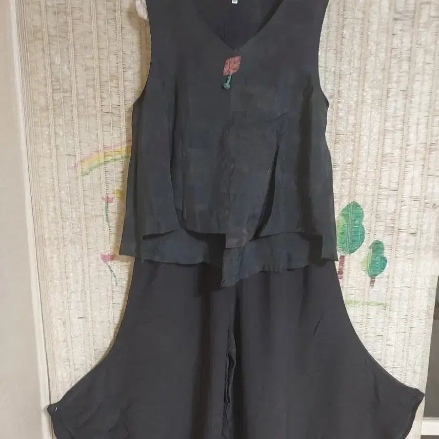 [BUNJANG] Sandeulbaram Linen Blend Black Sleeveless Blouse and Wide Pants Set / 산들바람)인견 블랙 민소매 블라우스 와이드 팬츠 세트