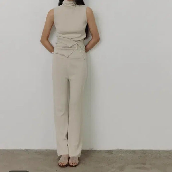 [BUNJANG] KERIERE HIGH-NECK SLEEVELESS RIB KNIT TOP / 케리에르 HIGH-NECK SLEEVELESS RIB KNIT TOP