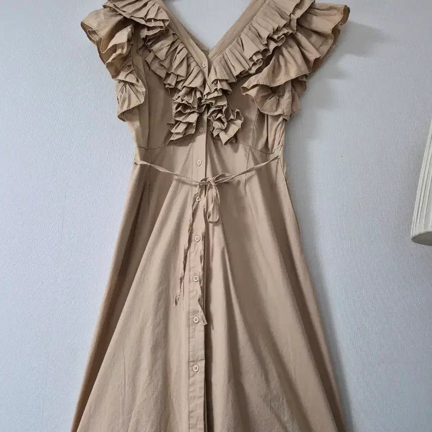 [BUNJANG] ROROLOGIC Frill Collar Beige Long Dress / [로로직]프릴 카라 베이지 롱 원피스