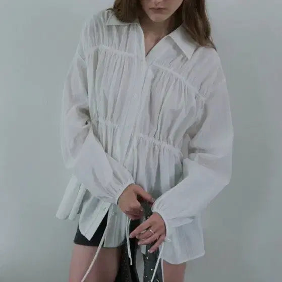 [BUNJANG] L'Eclaireur White Shirring Blouse Long Sleeve / 레이브 화이트 셔링 블라우스 롱 슬리브