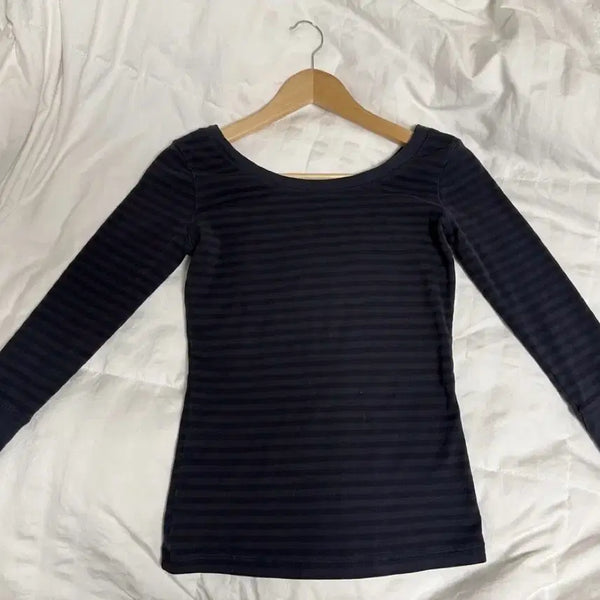 [BUNJANG] Brandy Melville Navy Stripe Boatneck 3/4 Sleeve T-Shirt Camila / 브랜디멜빌 네이비 스트라이프 보트넥 티셔츠 camila off the s