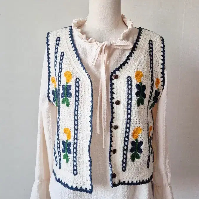 [BUNJANG] Open Closet Frill Blouse + Crochet Vest Set / 오픈클로셋 블라우스+조끼세트 free새상품
