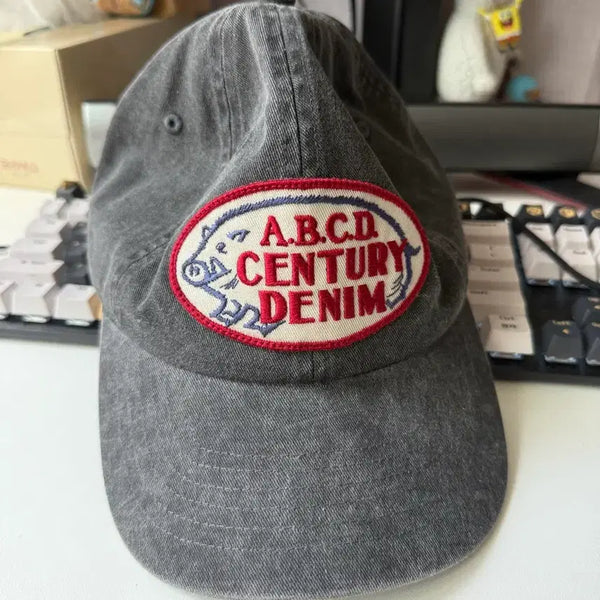 [BUNJANG] Osaka Exclusive Pig Ball Cap Black / 오사카 익스클루시브 볼캡 돼지 모자 블랙