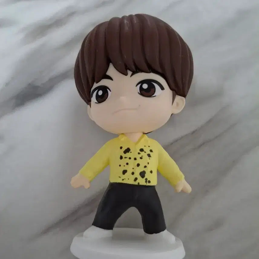 [BUNJANG] BTS Character Figure Yellow Shirt Version / BTS 캐릭터 피규어 옐로우셔츠