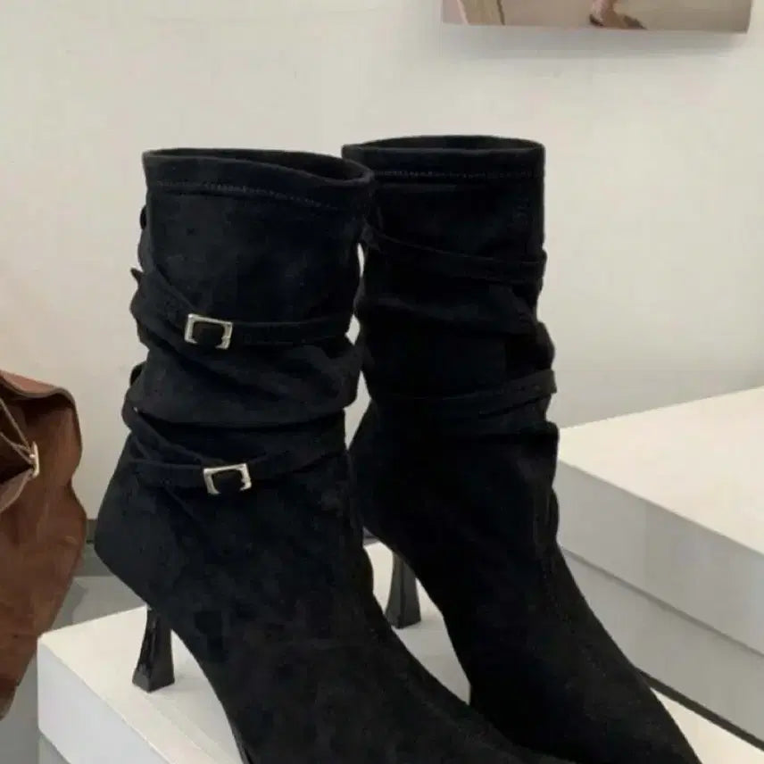 [BUNJANG] Suede Shirring Ankle Boots / 스웨이드 블랙 셔링 앵클 부츠 워커 힐 신발