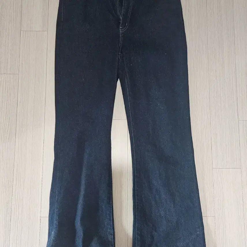 [BUNJANG] Uniqlo Bootcut Jeans / 유니클로 부츠컷 청바지 팔아요!(거의새거)