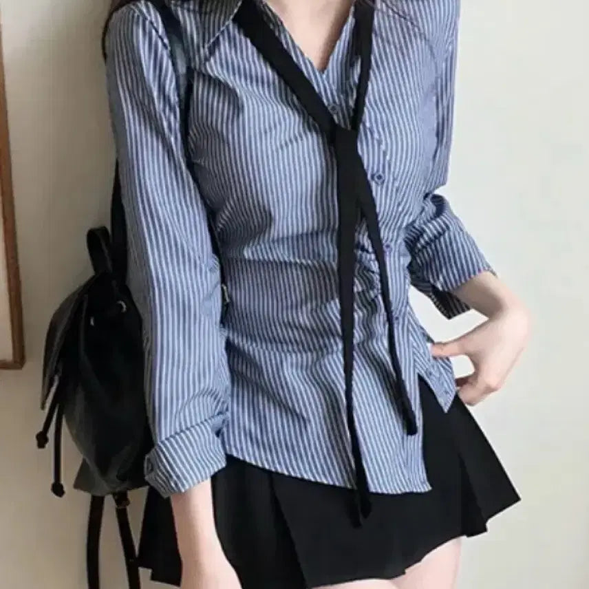[BUNJANG] Stripe V-Neck Button Preppy Look Shirt / 스트라이프 브이넥 사선 단추 프레피룩 셔츠