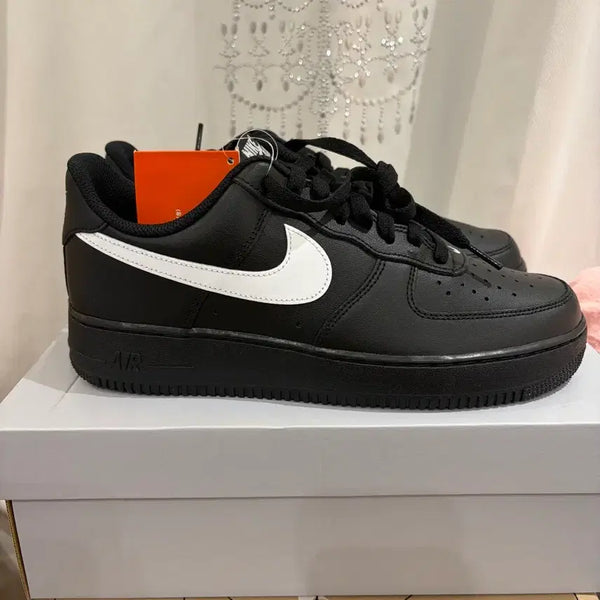 [BUNJANG] Nike Air Force 1 Black White Logo Sneakers / 나이키 에어포스 블랙 화이트로고 270 280