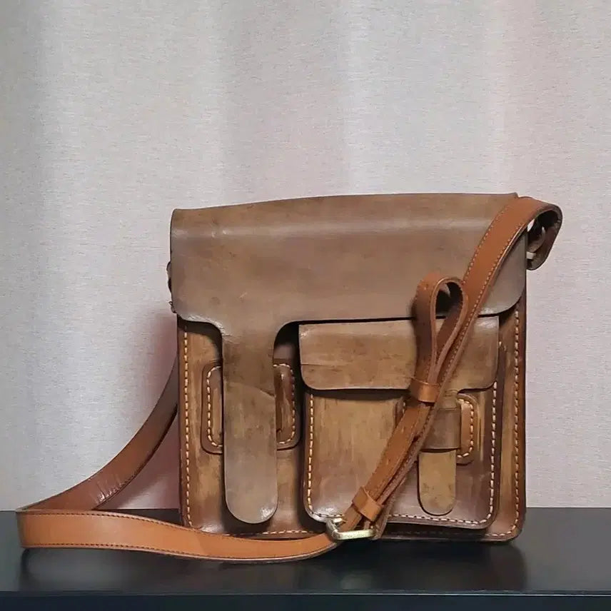 [BUNJANG] Handmade Leather Vintage Crossbody Bag / 프랑스 핸드메이드 / 가죽 / 레더 빈티지 크로스백