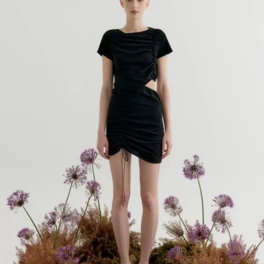 [BUNJANG] Yuse Shirring Cutout Half Sleeve Dress Black / 유즈 yuse 셔링 컷아웃 원피스 블랙