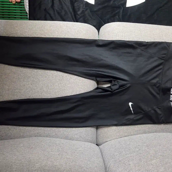 [BUNJANG] Nike Black 7/8 Leggings Size 100 / 나이키 블랙 레깅스 100 칠부