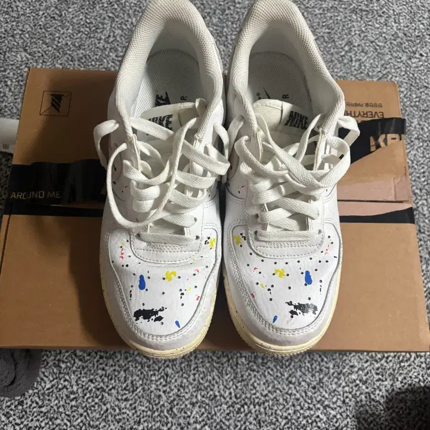 [BUNJANG] Nike Air Force 1 White Painted Detail Sneakers 250mm / 에어포스