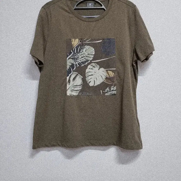 [BUNJANG] W Ide Angel Khaki Monstera Print Short Sleeve T-Shirt / 와이드앵글 카키색 몬스테라 프린팅 반팔 티셔츠105