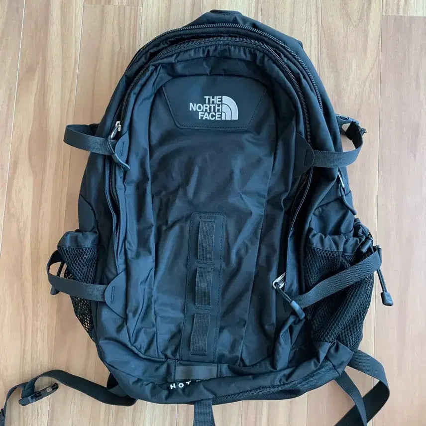 [BUNJANG] The North Face Hot Shot Backpack Black / 노스페이스 블랙 백팩 HOT SHOT