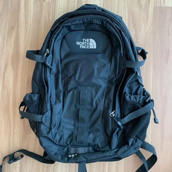 [BUNJANG] The North Face Hot Shot Backpack Black / 노스페이스 블랙 백팩 HOT SHOT
