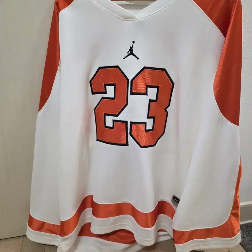 [BUNJANG] Jordan 23 Long Sleeve T-Shirt White/Orange / 조던 23번 롱 슬리브 티셔츠 화이트/오렌지