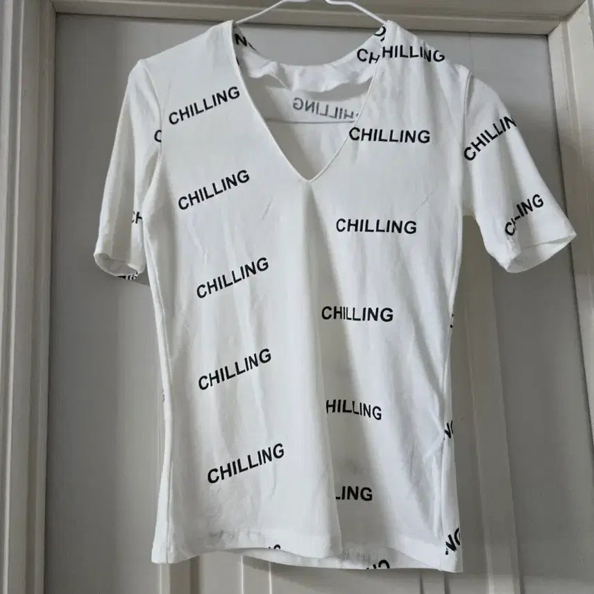 [BUNJANG] White V-Neck Short-Sleeve T-Shirt / 반팔 티셔츠