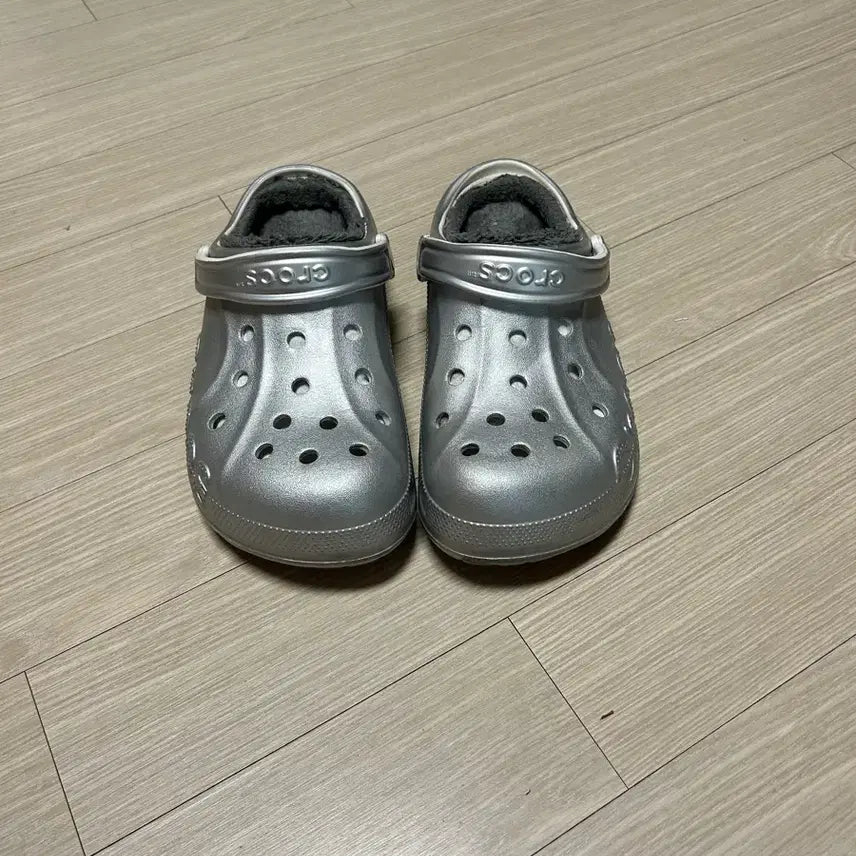 [BUNJANG] Crocs Lined Clogs Silver Size 245 / 털크록스 실버 245