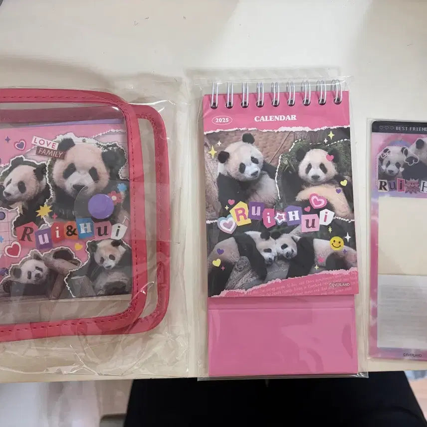 [BUNJANG] Bao 25 Season's Greetings Photocard Binder, Mini Calendar, and Bookmark Set / 25시그 바오 굿즈(포토카드 투명 앨범+미니 캘린더+책갈피)
