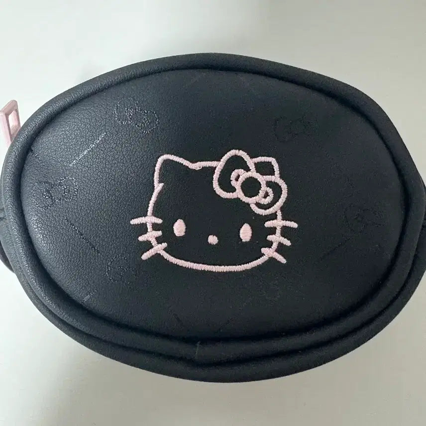 [BUNJANG] WakeMake x Hello Kitty Embroidered Lip Pouch / 헬로키티 웨이크메이크 립 파우치