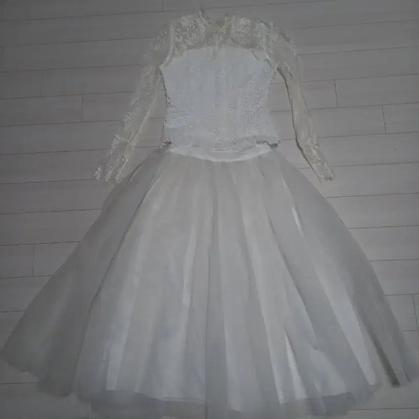 [BUNJANG] White Lace Long Sleeve Two-Piece Set for Special Occasions / 화이트 레이스 롱 슬리브 투피스 .스냅촬영.특별한날