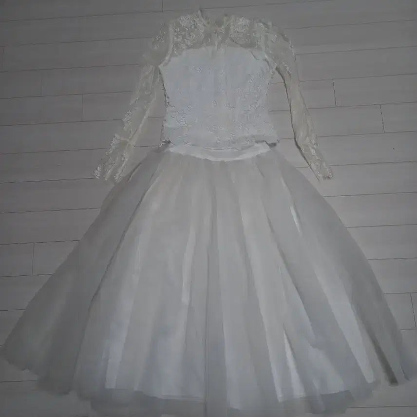 [BUNJANG] Lace Long Sleeve Top and Tulle Skirt Two-Piece Set for Special Occasions / 화이트 레이스 롱 슬리브 투피스 .스냅촬영.특별한날
