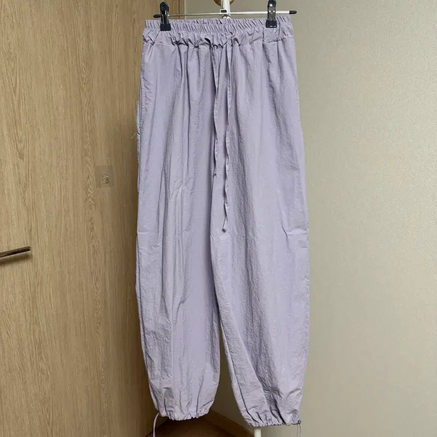 [BUNJANG] Windbreaker Material Pants with Elastic Waistband / 바람막이 재질 밴딩 팬츠