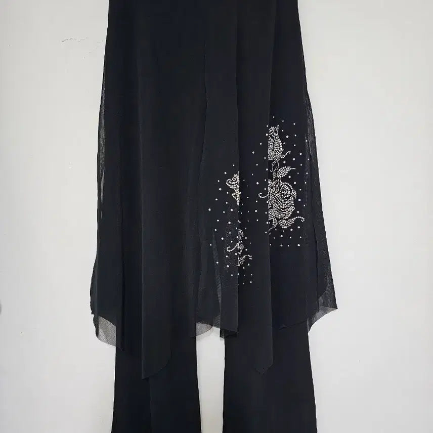 [BUNJANG] Black Rose Cubic Line Dance Outfit (55-66) / 일본산 블랙 화려한 앞뒤 장미큐빅 라인댄스 55-66. 새상품