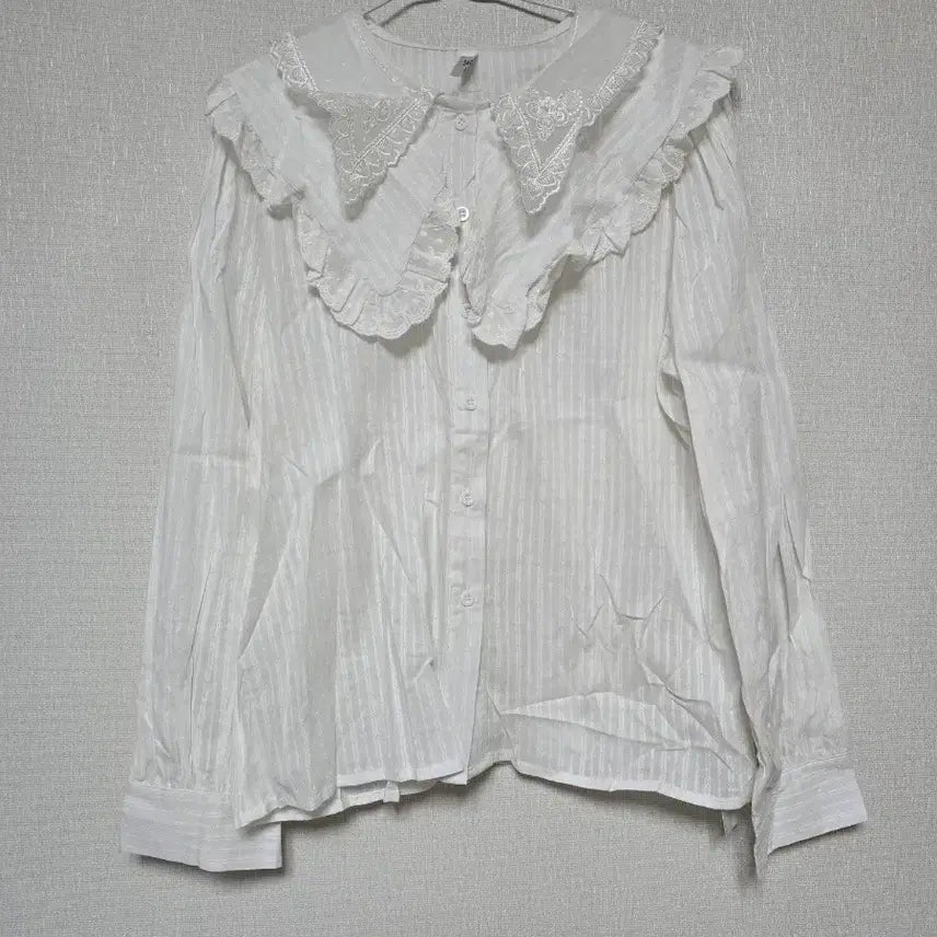 [BUNJANG] White Lace Blouse with Large Collar / 레이스 빅카라 블라우스 화이트