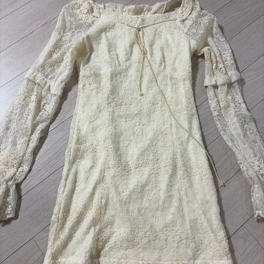 [BUNJANG] Ivory Lace Long Sleeve Mini Dress / 아이보리 레이스 롱 슬리브 미니 원피스