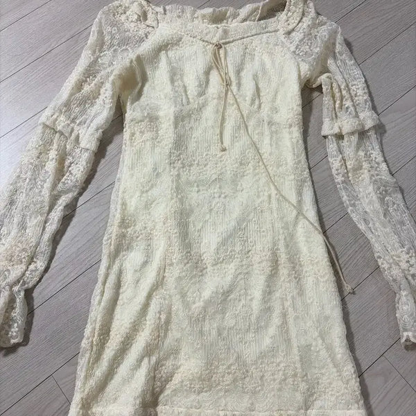 [BUNJANG] Ivory Lace Long Sleeve Mini Dress / 아이보리 레이스 롱 슬리브 미니 원피스