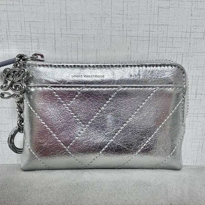 [BUNJANG] Louis Quatorze Silver Quilted Wallet with Chain / 루이까또즈 실버 퀼팅 지갑