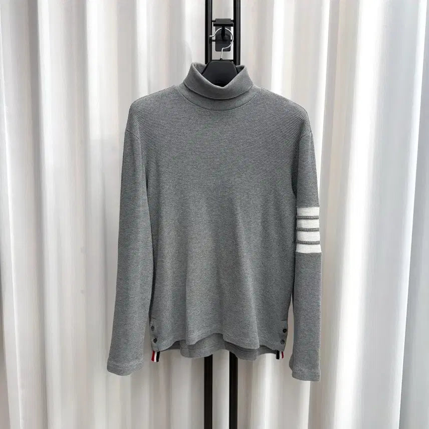 [BUNJANG] Thom Browne Diagonal Stripe Turtle Neck Waffle Knit Grey / [2] 톰브라운 사선완장 터틀넥 와플 니트 그레이