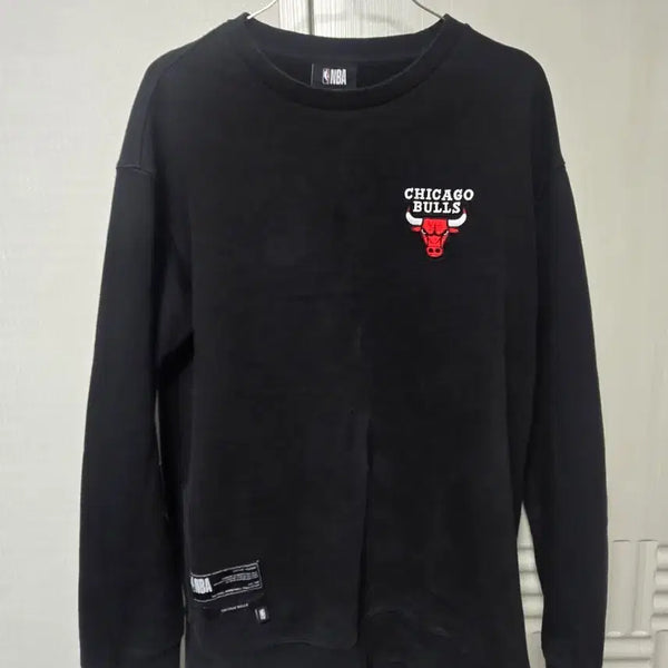 [BUNJANG] NBA Chicago Bulls Logo Sweatshirt - Size M / NBA(엔비에이) 시카고 로고 맨투맨팝니다.(택배포함가격)