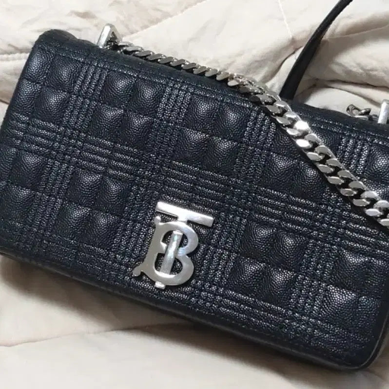 [BUNJANG] Burberry Lola Bag Small Quilted Black Silver Hardware / 버버리 롤라백 스몰 퀼팅 블랙 은장
