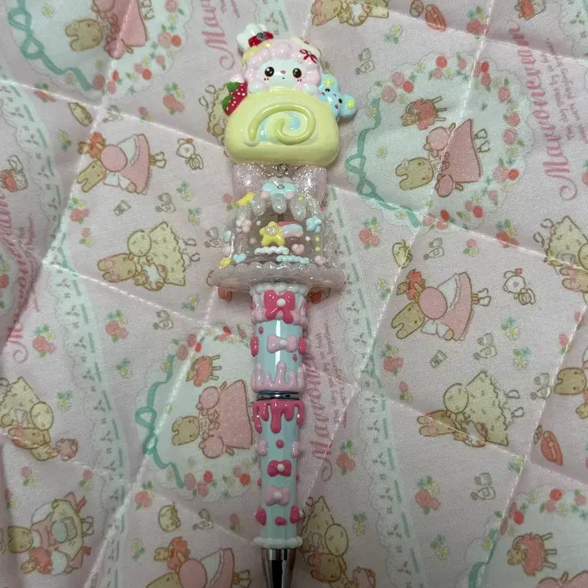 [BUNJANG] Handmade Character Roll Cake Deco Ballpoint Pen / 캐릭터 롤케이크 데코 수제 볼펜